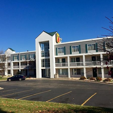 Super 8 By Wyndham Madison East Hotel Eksteriør billede