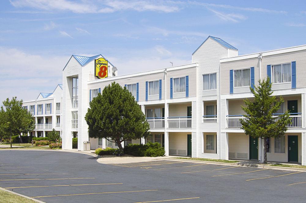Super 8 By Wyndham Madison East Hotel Eksteriør billede