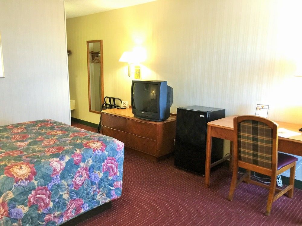 Super 8 By Wyndham Madison East Hotel Eksteriør billede
